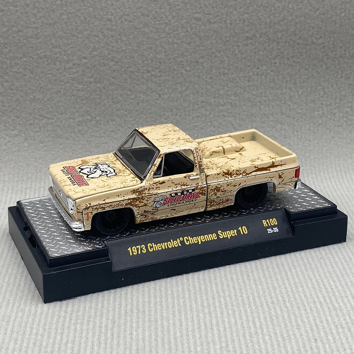 M2 Machines - Coche de Juguete de Aleación Fundida a Presión a Escala 1:64, Chevrolet Cheyenne Super 10 de 1973, Modelo Clásico, Regalo para Adultos, Souvenir, Exhibición Estática