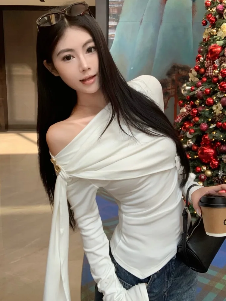 

Белая женская базовая блузка в стиле Pure Desire с открытыми плечами, длинными рукавами, асимметричной талией и поясом для осени и зимы