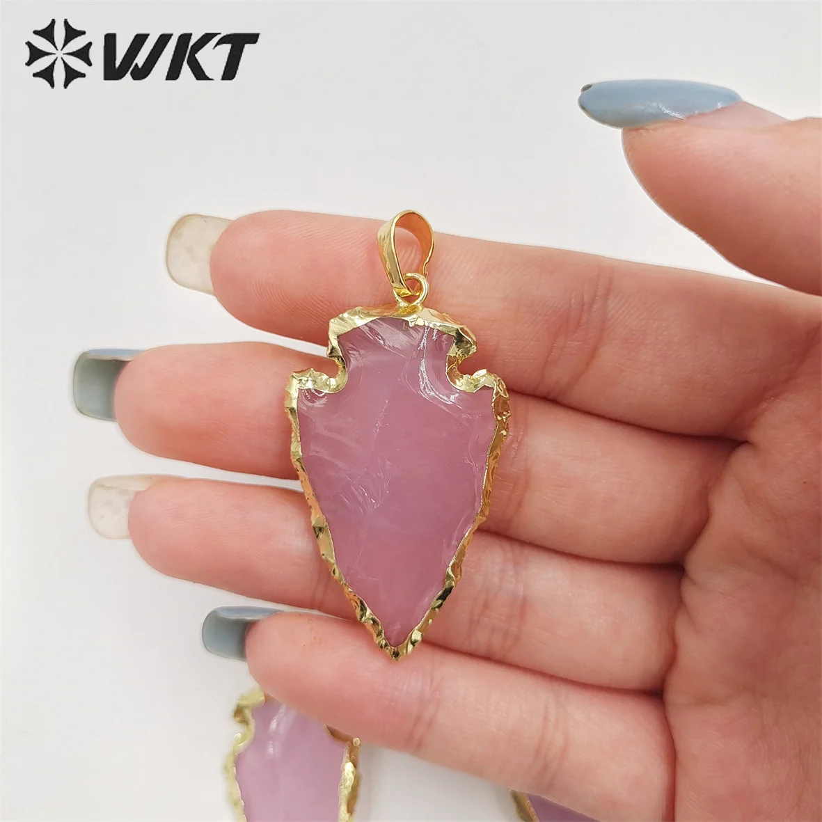 

WT-P1878 Новый материал, модная золотая отделка, натуральный розовый опал, наконечник стрелы в 1,5-дюймовом кулоне, камень, ожерелье ручной работы ACC