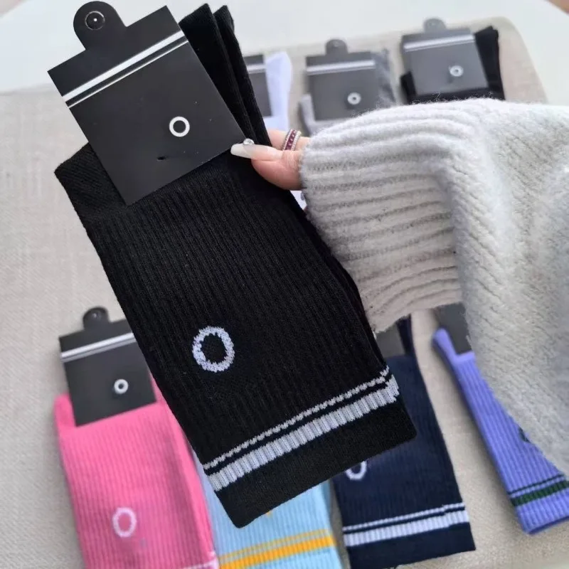 5 Pasang Kaus Kaki Putih Wanita Kaus Kaki Wanita AL Gerakan Sejuk Katun Kaus Kaki Panjang Sedang Penyerap Keringat Sejuk Semua Musim