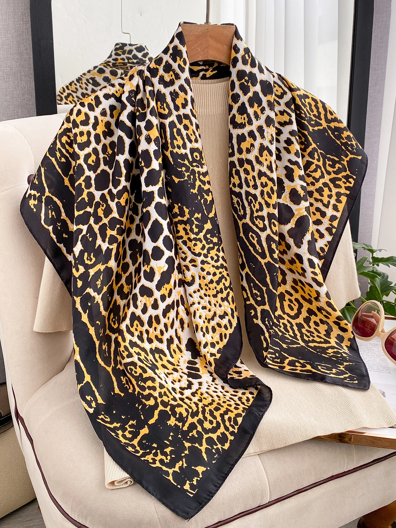 

Leopard Print 90cm Square Silk Scarfs Hair Scarf Women Fashion Designer Hijab Scarves Foulard Soft Satin Shawl Kerchief Headband
