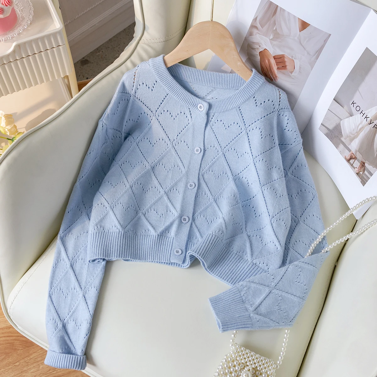 

Elegant solid color perforated heart-shaped sweater for girls, girls, and adults, short cardigan suitable for leisure vacation i