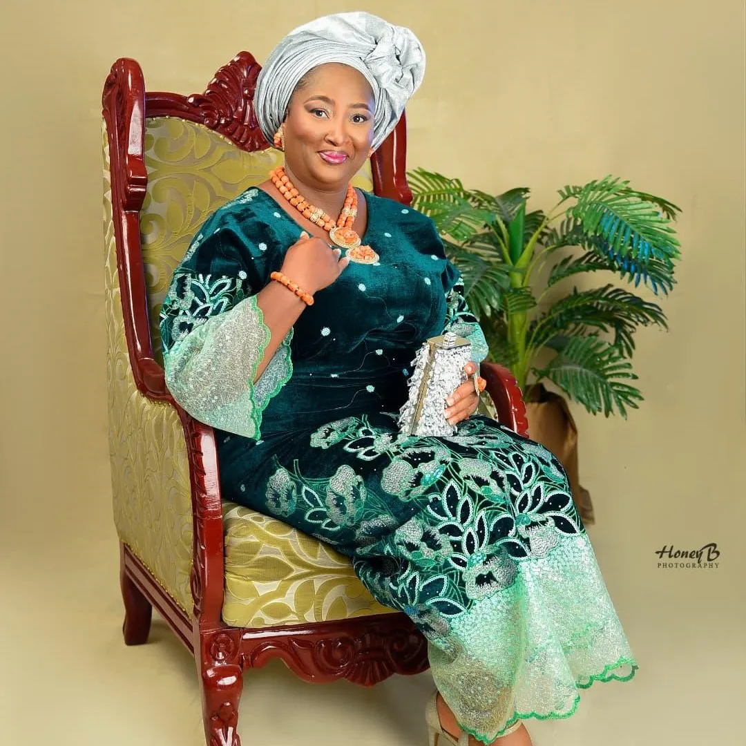 

Nigerian Lace Fabric 2025 Sequins Velvet Lace Fabric For ASOEBI Embroidered Tulle African Velvet Lace Fabric