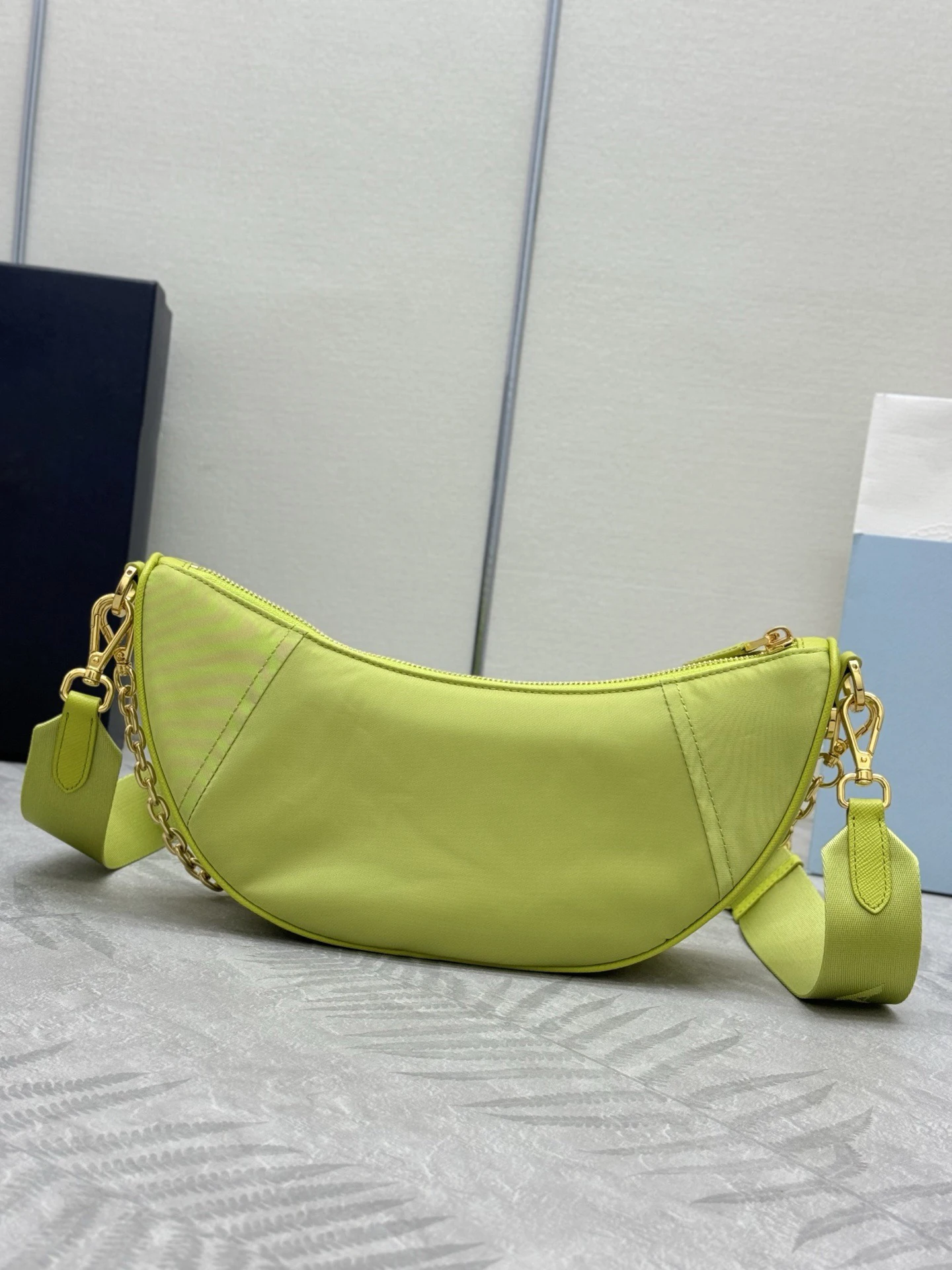 

2025 Ladies Luxury High Quality Famous Brand Bag New Designer Genuine Gold Chain Leather Handbags Outdoor Shopping Handbag
