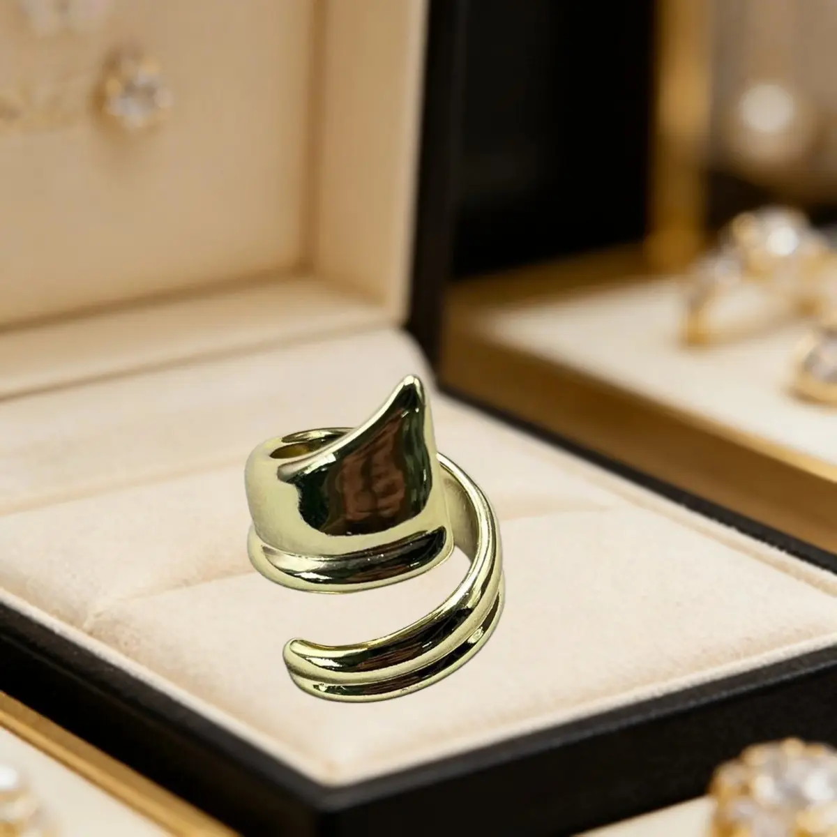 2026 Summer Creative Design Feel Gold Silver Twisted Geometry Ring Jewelry Accessories Party Gift