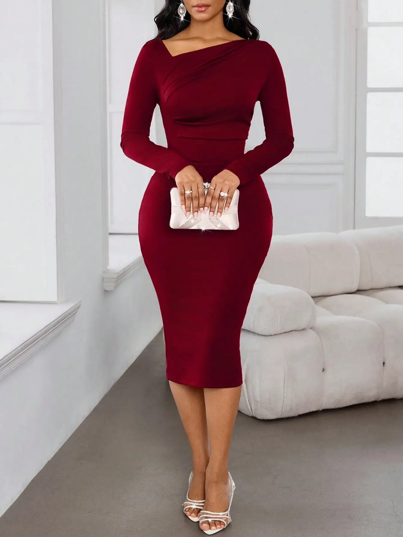 فستان ميدي أنيق باللون العنابي بياقة غير متماثلة للنساء، بأكمام طويلة وتصميم ضيق للحفلات والسهرات