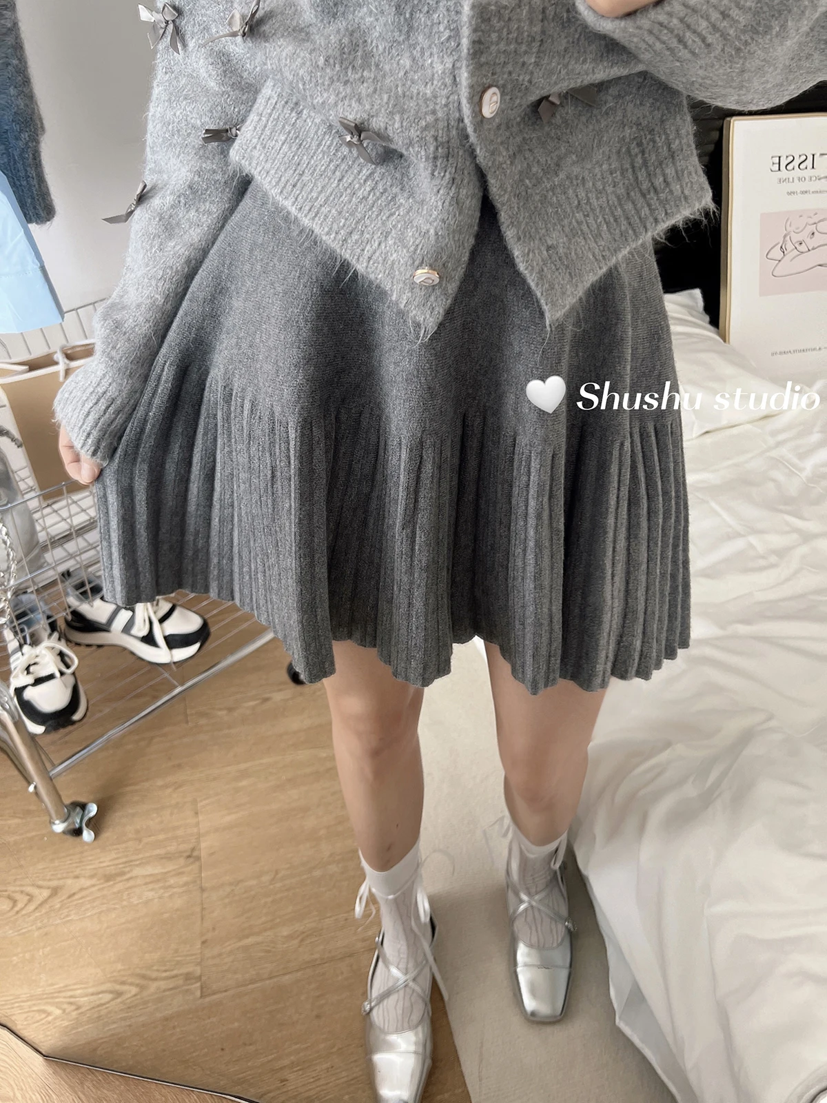 

Women's Grey Gothic A-line Skirt Vintage Streetwear Aesthetic Y2k Skirt Harajuku Korean Knitted mini Skirt 2000s Clothes