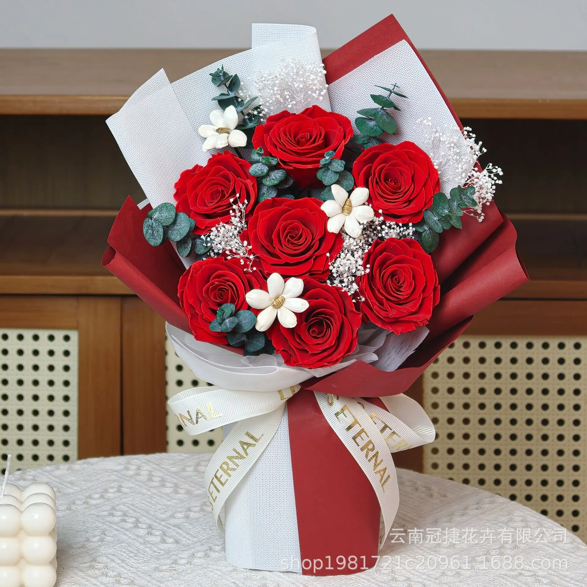 

Valentine's day & qixi festival premium gift for her: preserved rose handbag gift box - everlasting flowers