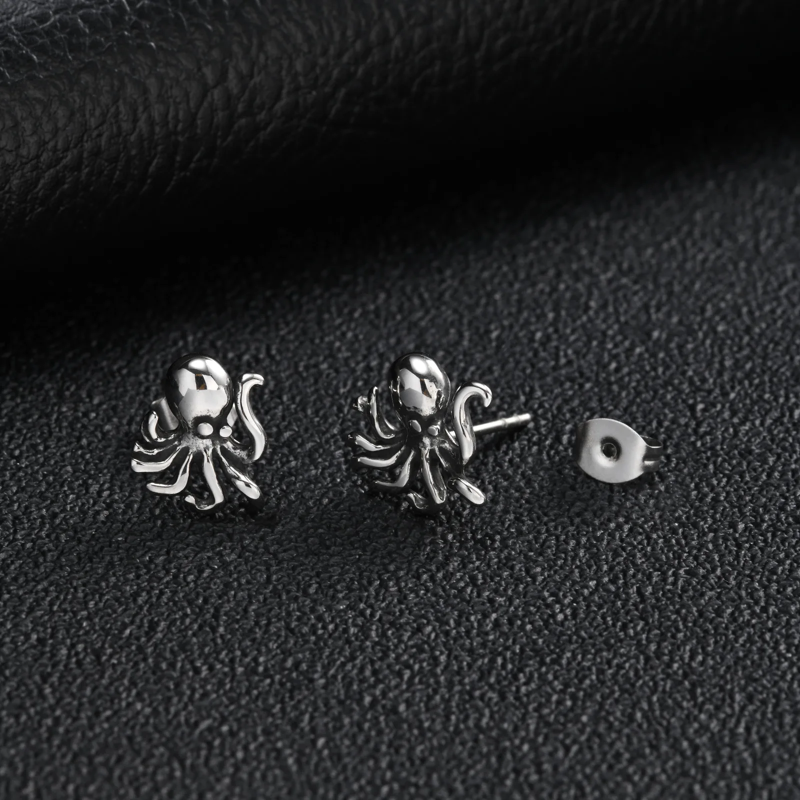 Vintage-Oktopus-Ohrstecker für Männer, hypoallergene Ohrstecker mit Meerestieren aus Edelstahl, Halloween-Party-Geschenk für den Vater – Detail 2