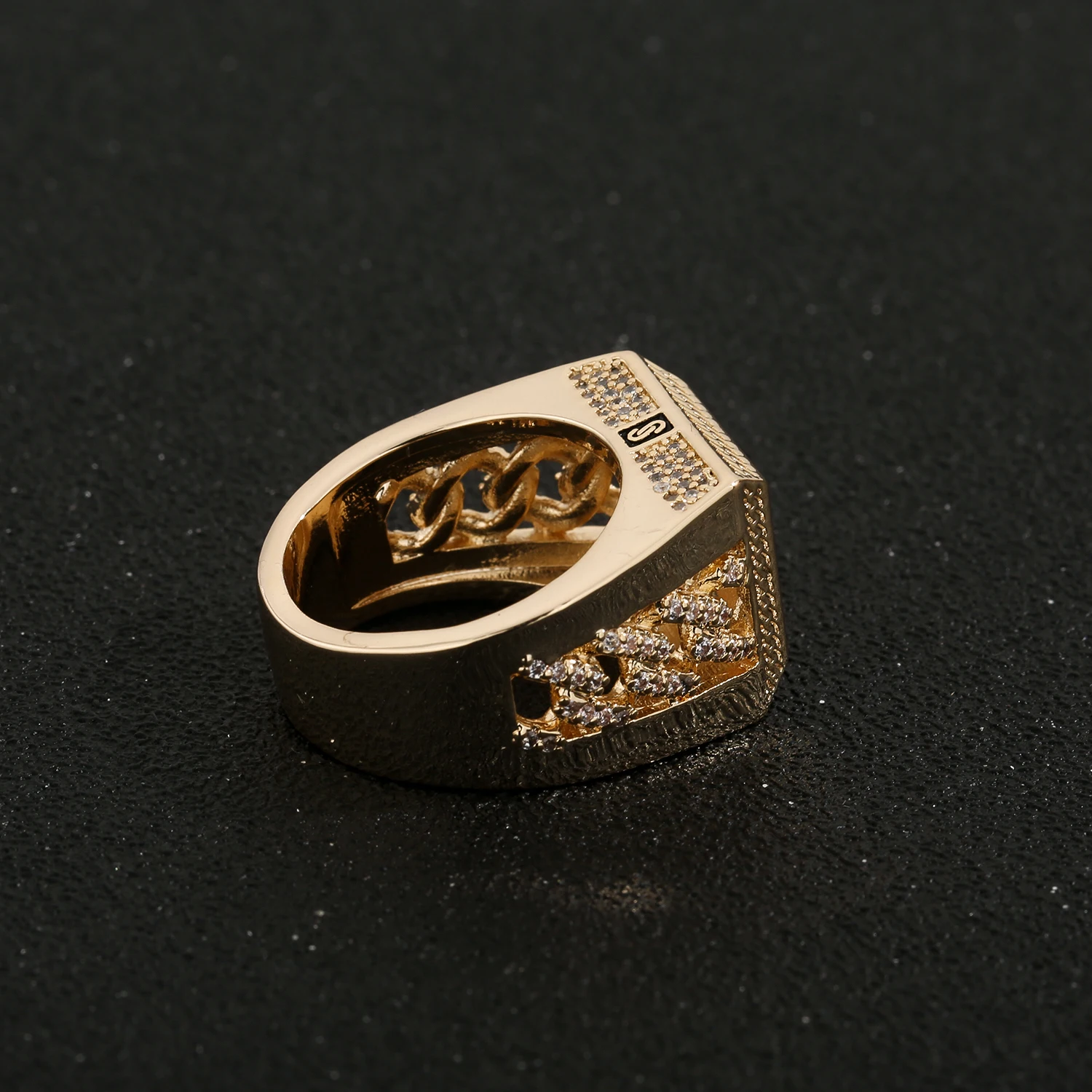 This Unisex Ring, Featuring a Simple White Zircon Design, Is the Perfect Gift for Your Girlfriend, Wedding, or Bridesmaids