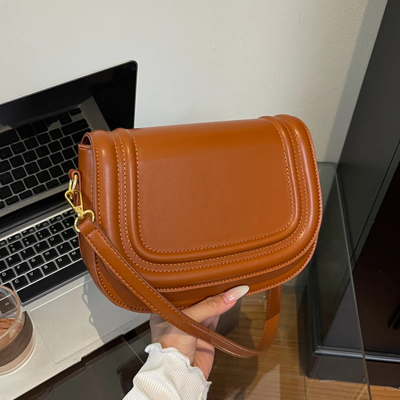 

Black Single Shoulder Bag Simple Women's Handbag Vintage Pu Leather Envelope Bag Designer Saddle Crossbody Bag Chain Clutches