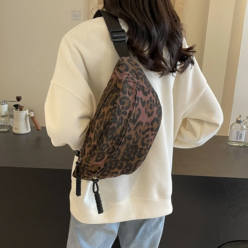 Designer Leopard Print Waist Bag Street Trend Fanny Pack Woman Chest Pack Canvas Belt Bag Fashion Female Shoulder Crossbody Bags