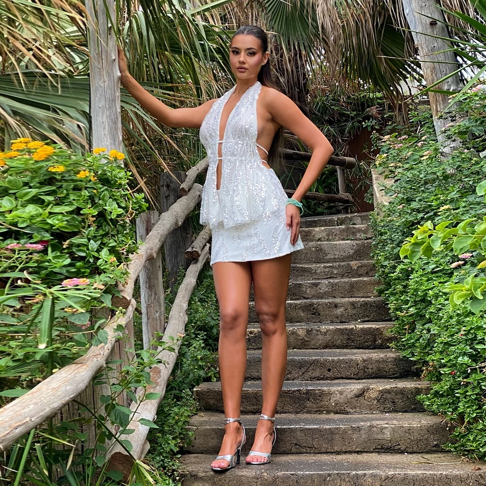 Unikatowa Biała Sukienka Mini z Cekinami Letnia Seksowna Sukienka na Imprezę Bal Studniówkowy z Głębokim Dekoltem V i Odkrytymi Plecami Szyta na Miarę Sukienka Koktajlowa z Cekinami i Koronką na Szyję