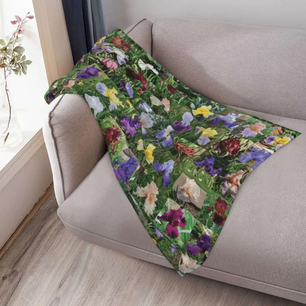 بطانية Aunt Bev's Iris Garden Throw Blanket Furrys الأربعاء، بطانيات الهالوين #3