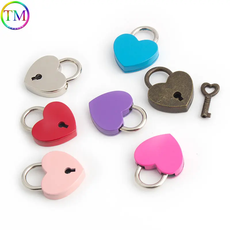 10 pezzi fibbia a forma di cuore chiusura in metallo Turn Lock Twist Locks con chiave fai da te borsa da donna borsa accessorio Hardware decorativo