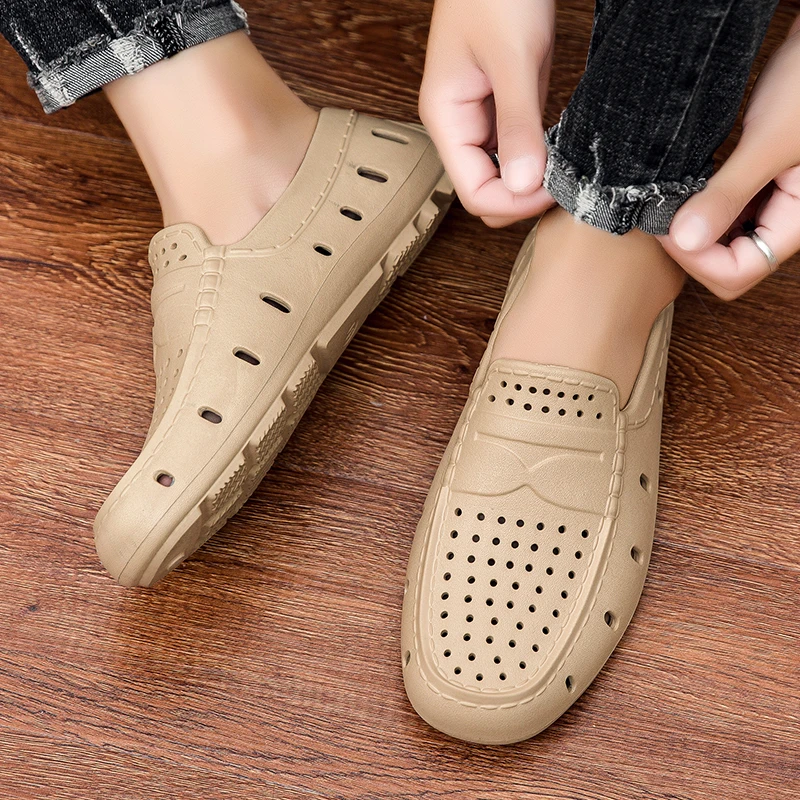 

2025 новые мужские уличные сандалии на плоской подошве в модном стиле: освежающая легкая, крутая, удобная повседневная обувь с противоскользящими отверстиями