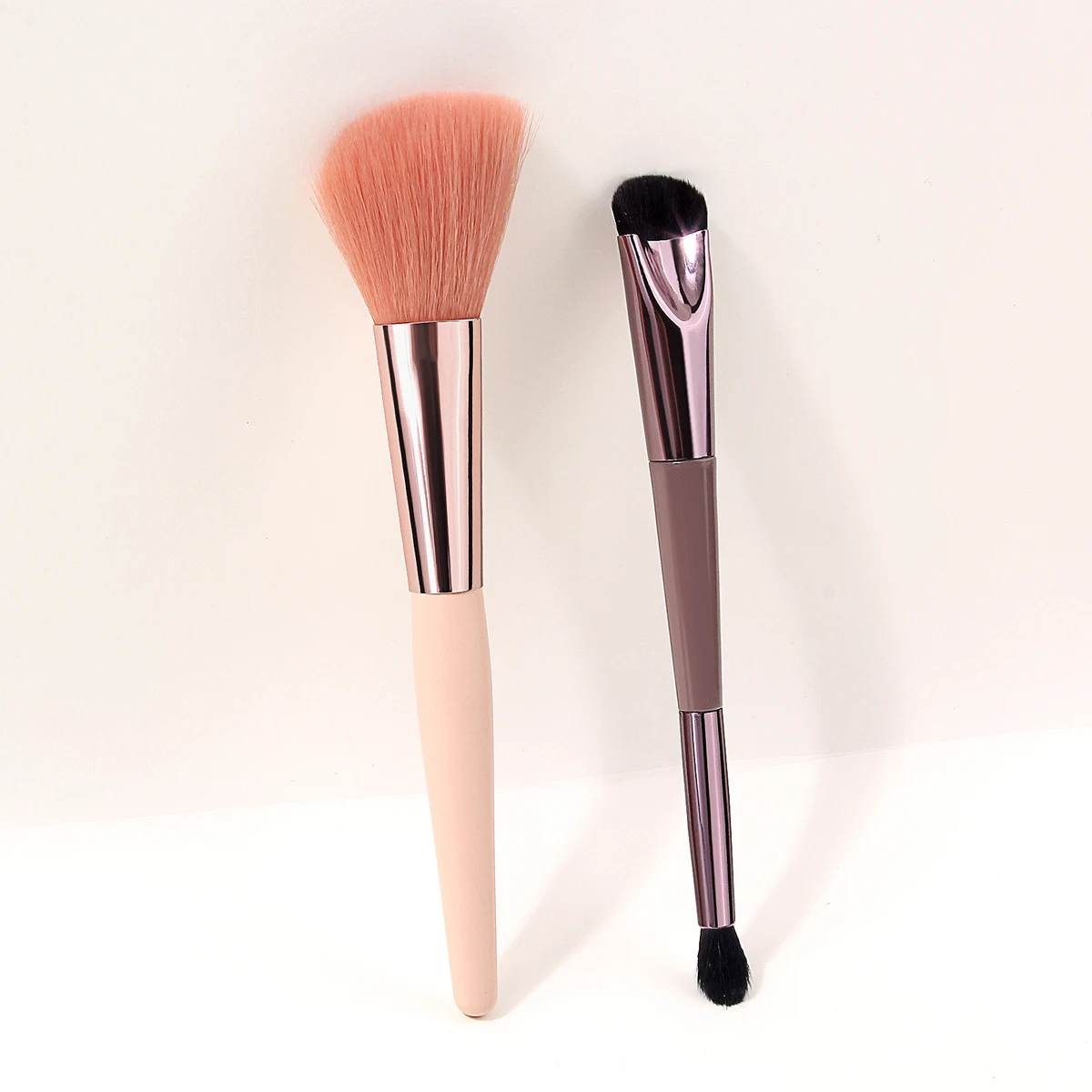 Doppelendiger Make-up-Pinsel, Einzelner Angewinkelter Kontur- und Rougepinsel, Foundation-Concealer-Pinsel für Gesicht und Augen, Kosmetik-Make-up-Schönheitswerkzeug