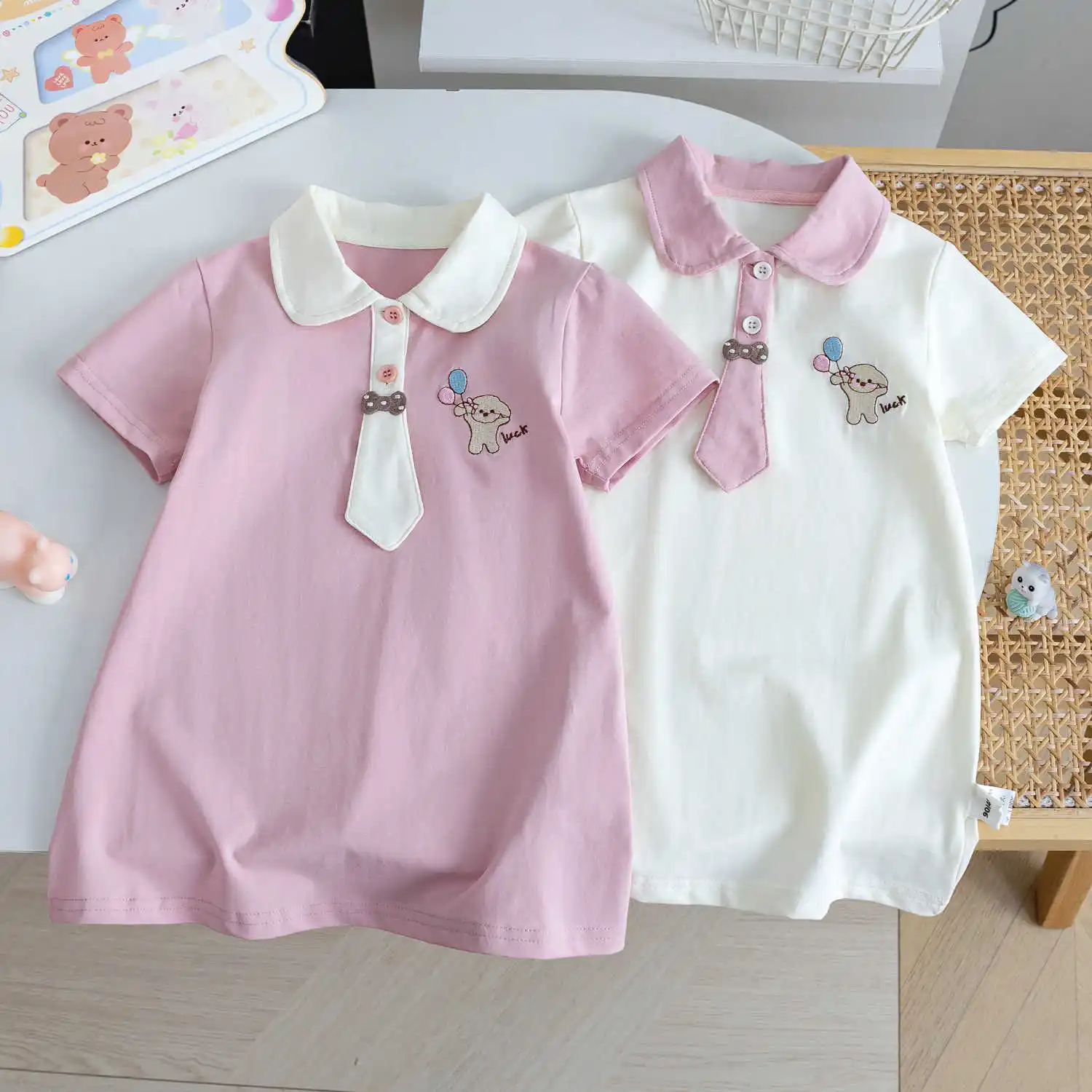 

Летнее платье-футболка с короткими рукавами для девочек, корейское повседневное платье трапециевидной формы с мультяшным принтом, хлопковое платье с отложным воротником для девочек