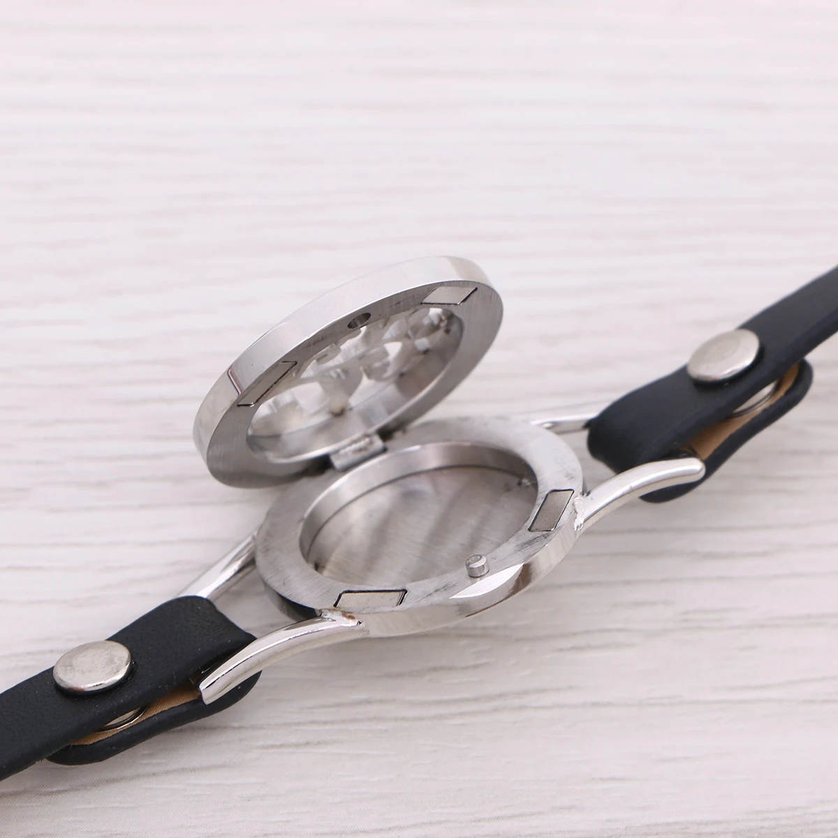 

Fashionable Stainless Steel Bracelet Perfume Bracelet Stainless Steel Bangle Bracelet (With Magnet, Black)