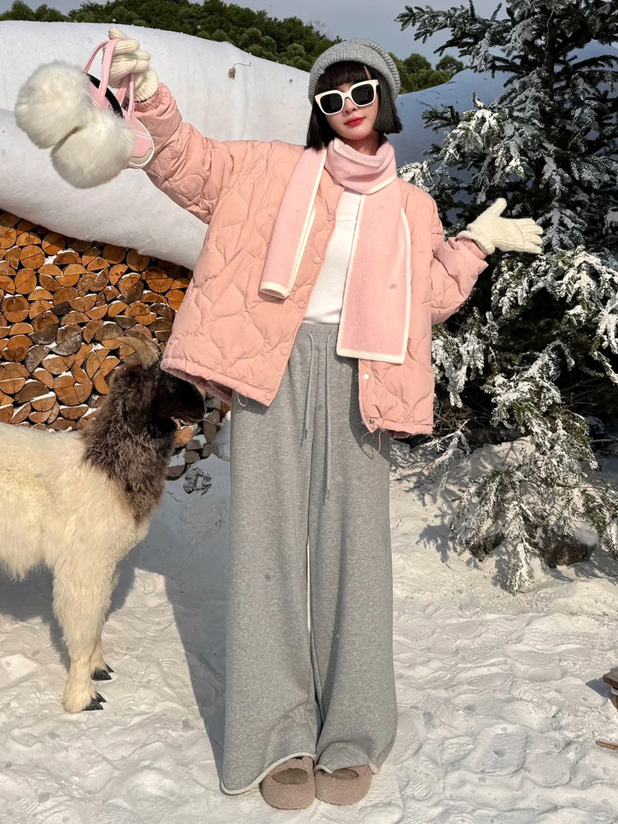 เสื้อโค้ทผู้หญิงสีชมพู น้ำหนักเบา สีขาว แบบแจ็คเก็ตเบสบอล คอตั้ง แฟชั่นใหม่ ฤดูหนาว อเนกประสงค์