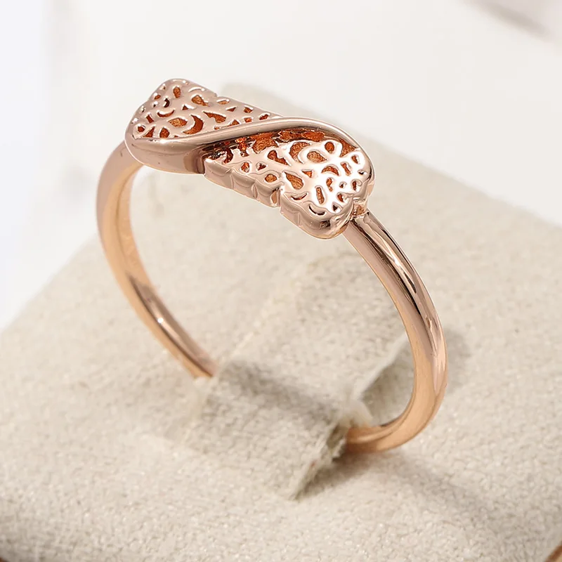 Minimalistischer goldfarbener Metallring mit handgeschnitztem Hohlmuster für Damen, geometrischer Alltags- und Partyschmuck – Detail 2