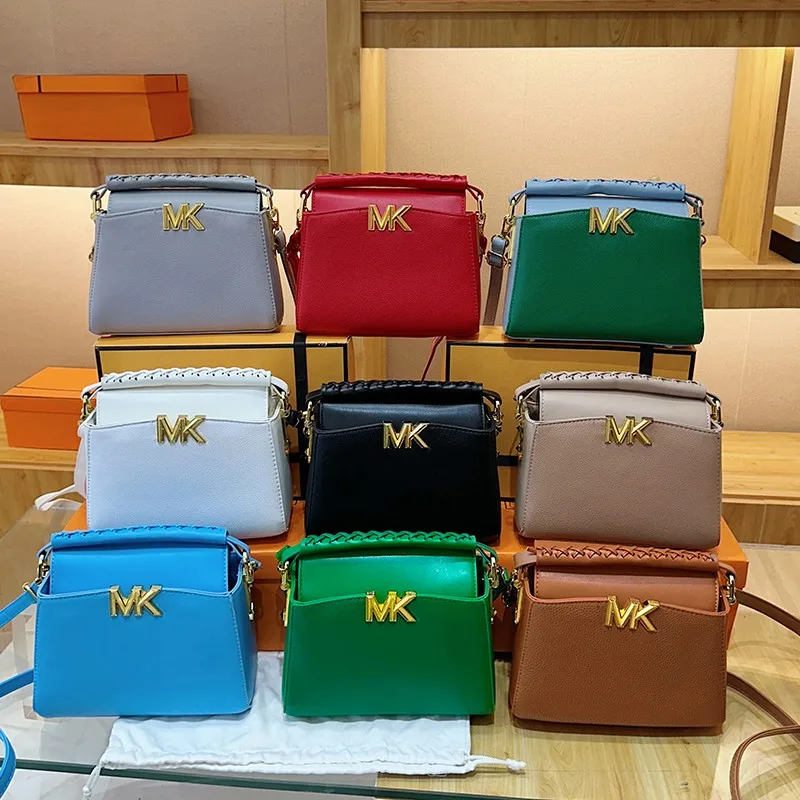 

2025 Exclusive Retro Chic Sling Bag Polished Hardware Detailing Seamless Work To Weekend Transition Quiet Luxury