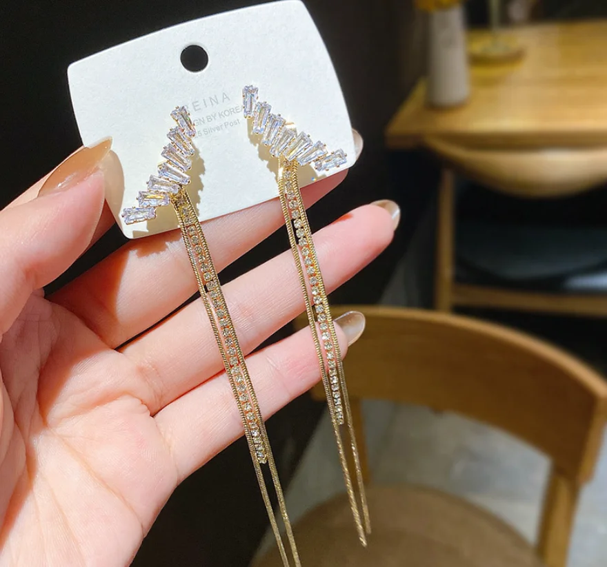 2022 new Copper gold plated alloy zircon tassel long simple design Earrings for women ashion Jewelry