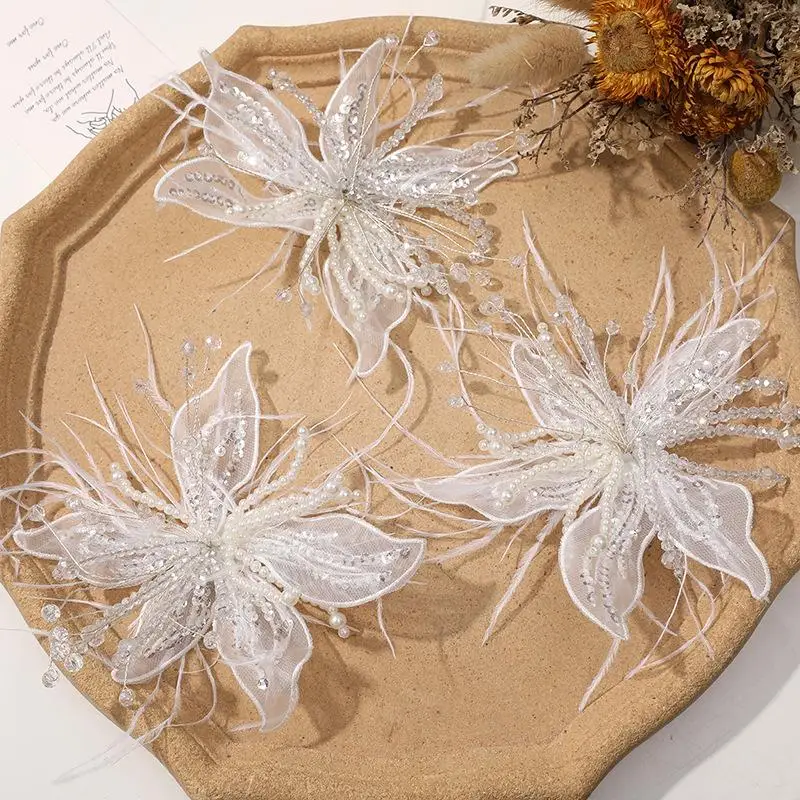1 Stück Kristallblumen-Spitzenapplikation mit Federn und Perlen, 3D-Organza-Blumenapplikation, gedrehter Draht, handgefertigt, DIY-Nähapplikationen – Detail 6