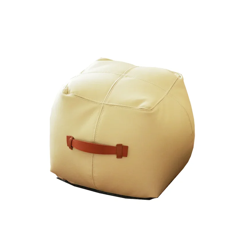 Salon simple et moderne, repose-pieds, tabouret à langer d'entrée, tatami