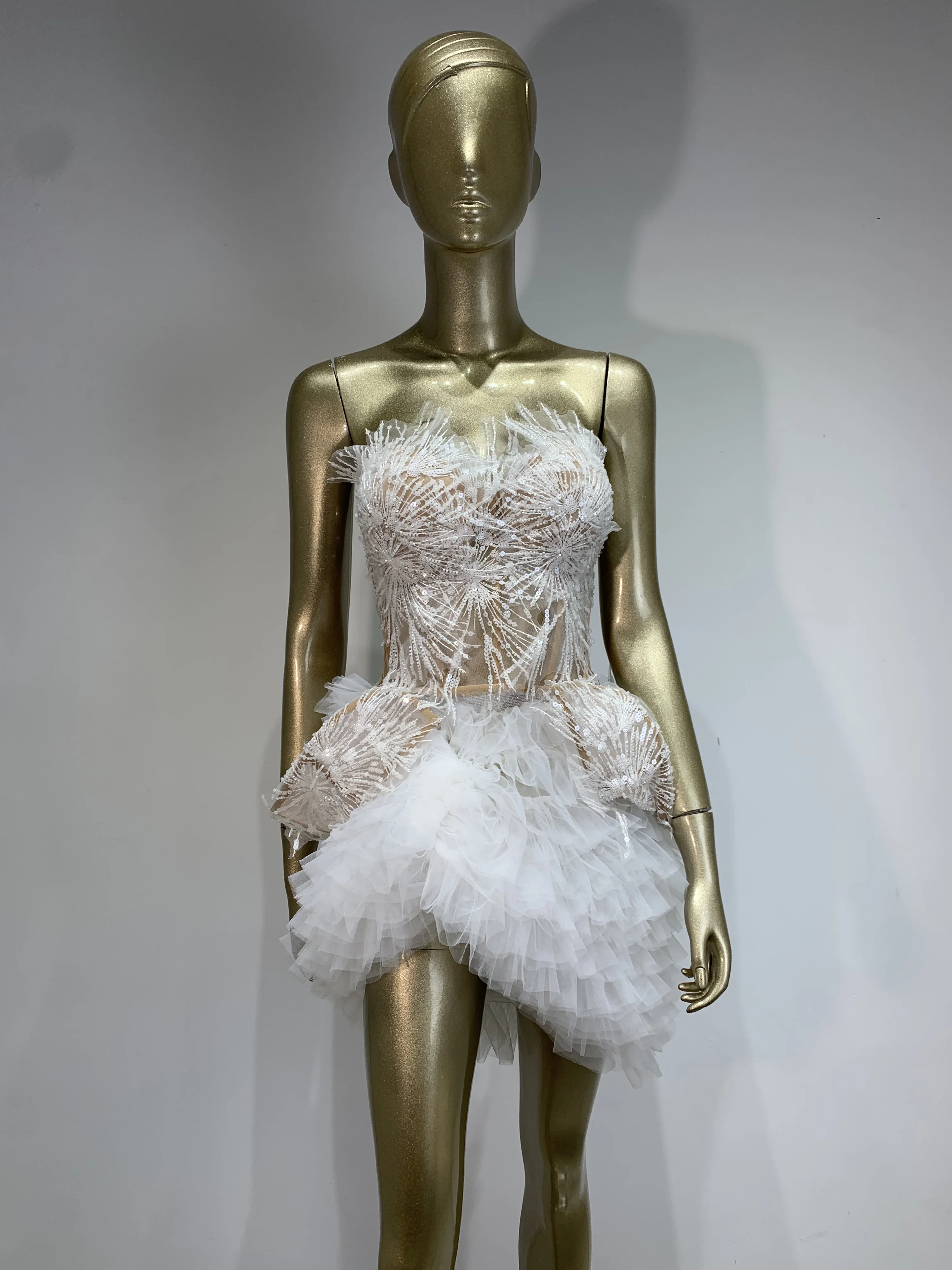 

Stock Women Sexy Strapless Mini Tops Ruffles Skirts Two Pieces Elegant Evening Party Nightclub Singer Stage Perform Costume ﻿