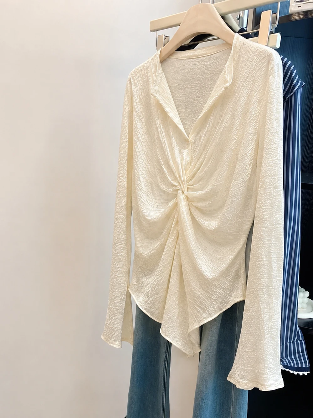 Elegant Long Sleeve Knot Neck Design Thin Texture Glowing Slim Fit Early Autumn Bell Bottom Top Casual Style Ladies T-shirt