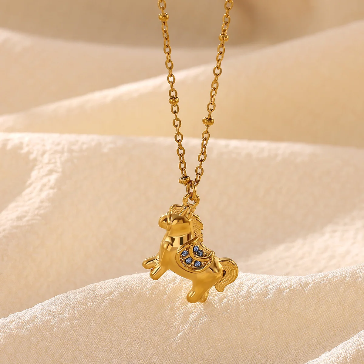 Glücksbringer Niedliches Pferd Zirkon Anhänger Halskette für Frauen Goldfarben Edelstahl Tier Pferd Halsketten Mode Schmuck Accessoires