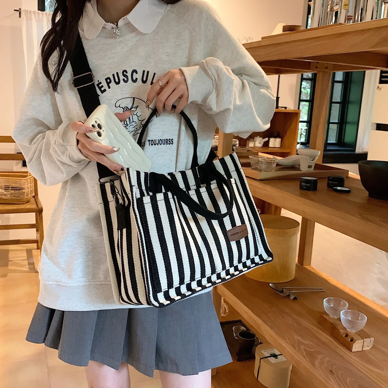 

Striped canvas bag - new women's model, large capacity, for commuting, shoulder bag, casual and versatile, crossbody tote bag