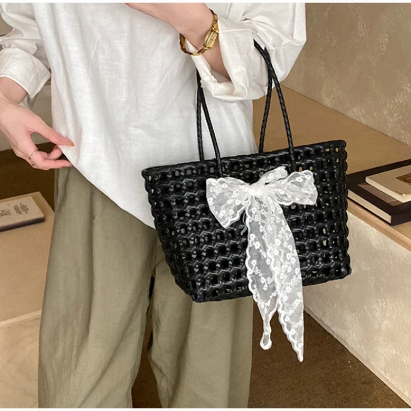 Koreanische Hohlgeflochtene Schleifen-Handtasche, Süße Einfarbige Gemüsekorb-Tasche, Lässige Vielseitige Schultertasche mit Großer Kapazität, Neu – Detail 17