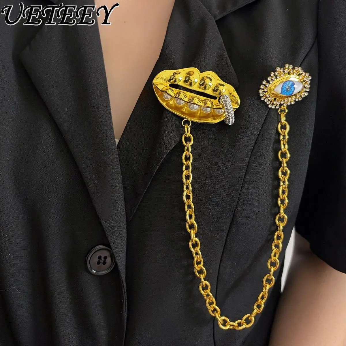 ヨーロッパ系アメリカ人向けレトロフルダイヤモンドデビルズアイブローチ、女性用ピーポッドロングチェーンピンコサージュブローチ、アパレルアクセサリー