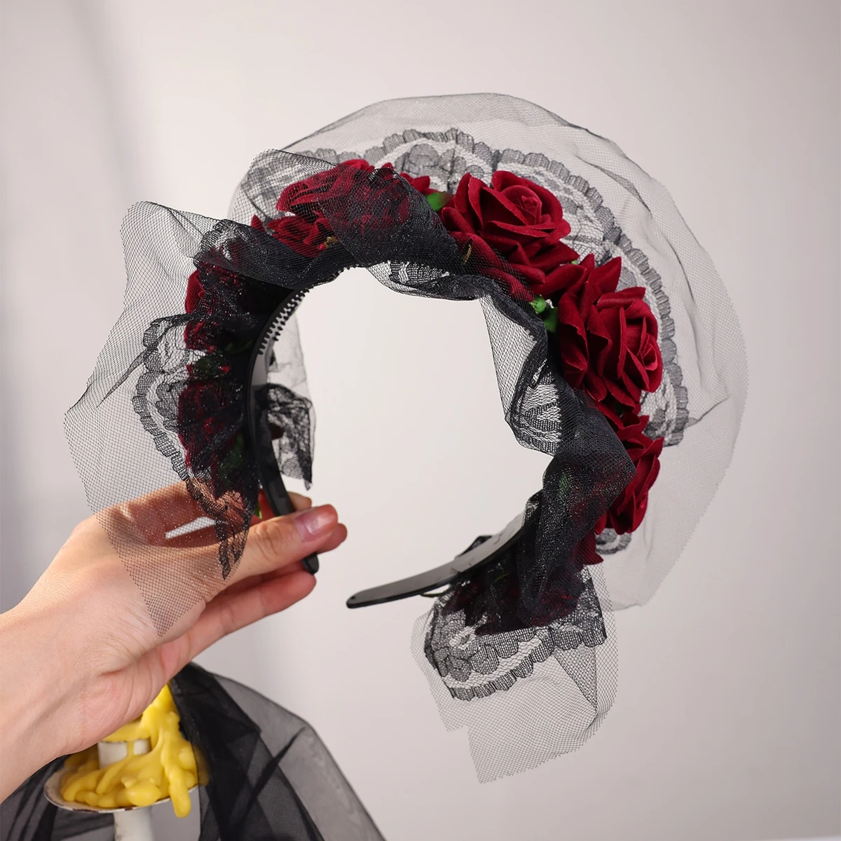 バロック様式の手作り赤い花ヘッドバンド女性のためのレースのヘアバンドハロウィンパーティーヘアアクセサリー