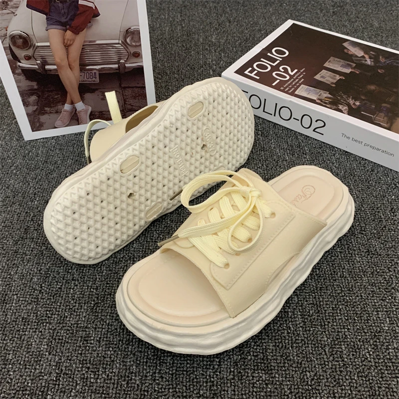 Zapatillas de pan de suela gruesa para mujer, moda de verano, personalidad informal, pastel de esponja dulce, cordones, playa de estudiantes, celebridad de Internet