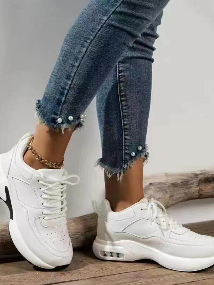 Sapatilhas grossas para mulheres, sapatos esportivos de plataforma, fundo grosso, com renda para cima, sapatos vulcanizados, plus size, moda outono, 2023