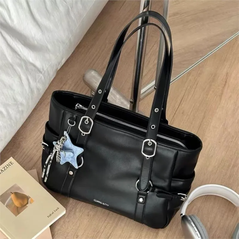 Retro Hot Girl Handbag Women PU Leather Large Capacity Black Tote Bag Ladies Fashion Sweet Star Versatile Shoulder Bag 2026 New view 6
