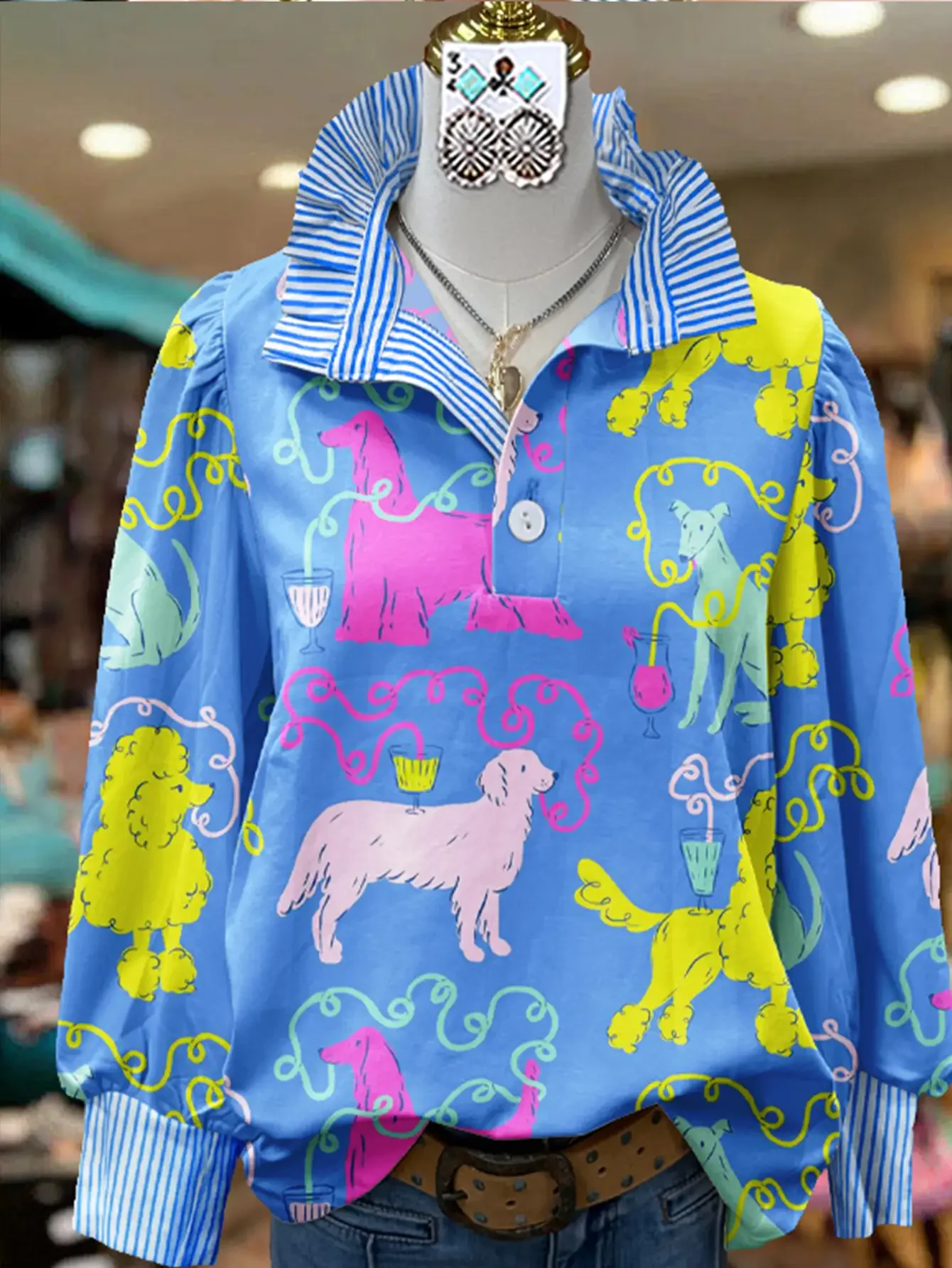 Women's striped shirt with multi-color striped collar and Clothing suitable for travel photography