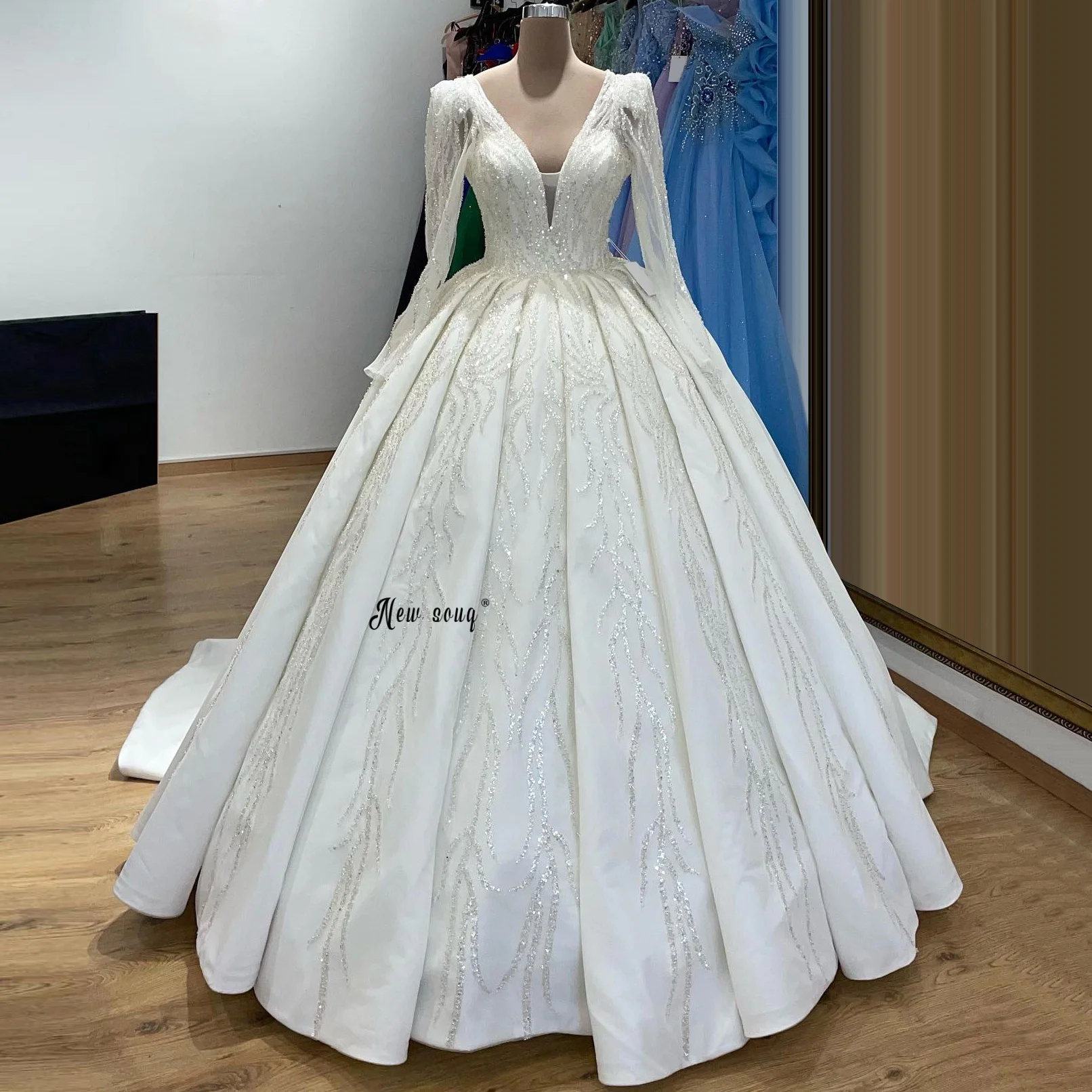 Beaded Dubai Bride Dresses Vestidos De Novia Luxury Hand V Neck Long Sleeve Wedding Dress Ball Gown Long Chapel Train Customized