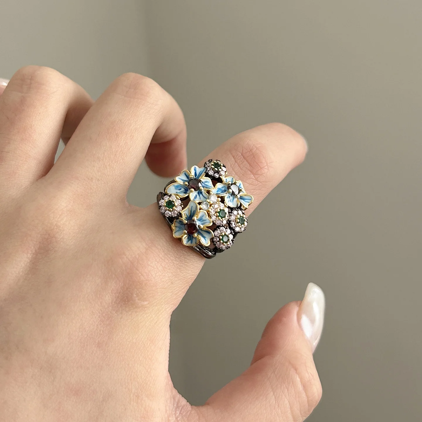 

Vintage Floral Ring Ethnic Style Elegant Floral Ring Versatile Finger Ring Fashionable Accessory for Daily Wear Universal Size