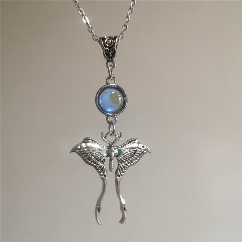 Vintage Gothic Moonstone Crystal Moth Insects Butterfly Pendant Chain Necklace Personalized Halloween Grunge Jewelry Accessories