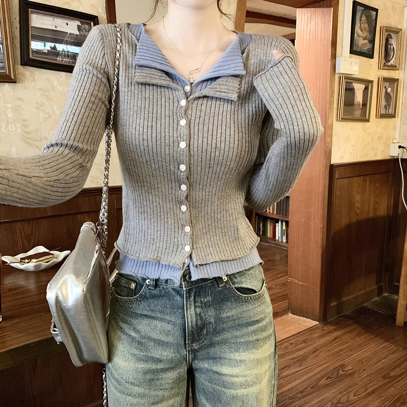 

V-neck Fake Two Long-sleeved Short Slim Early Autumn Sweaters with Bottoming Shirts in 2025