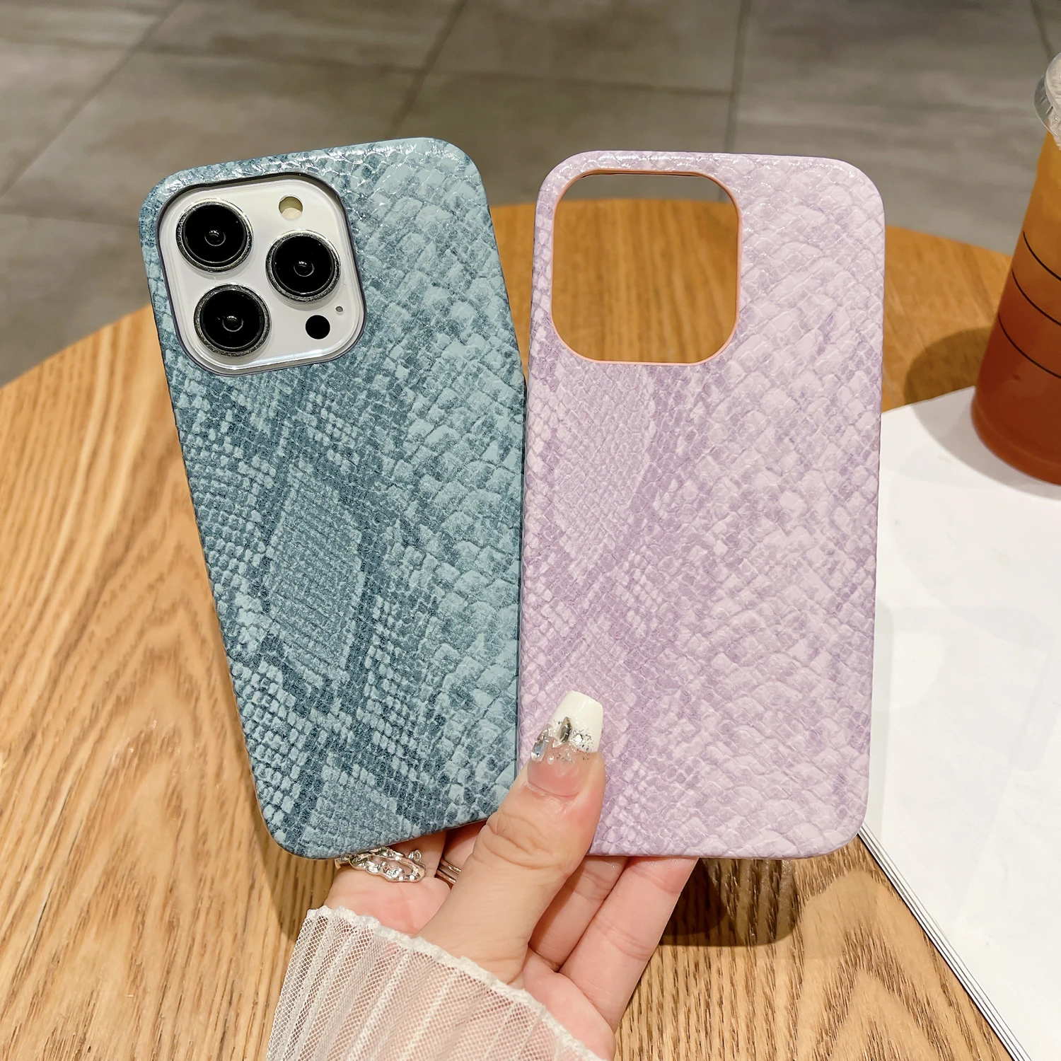 Luxuriöse Schlangenstruktur-Leder-Handyhülle für iPhone 16, 15, 14 Pro Max Plus 13, 12, 11, Leder-Softcover für Damen und Mädchen