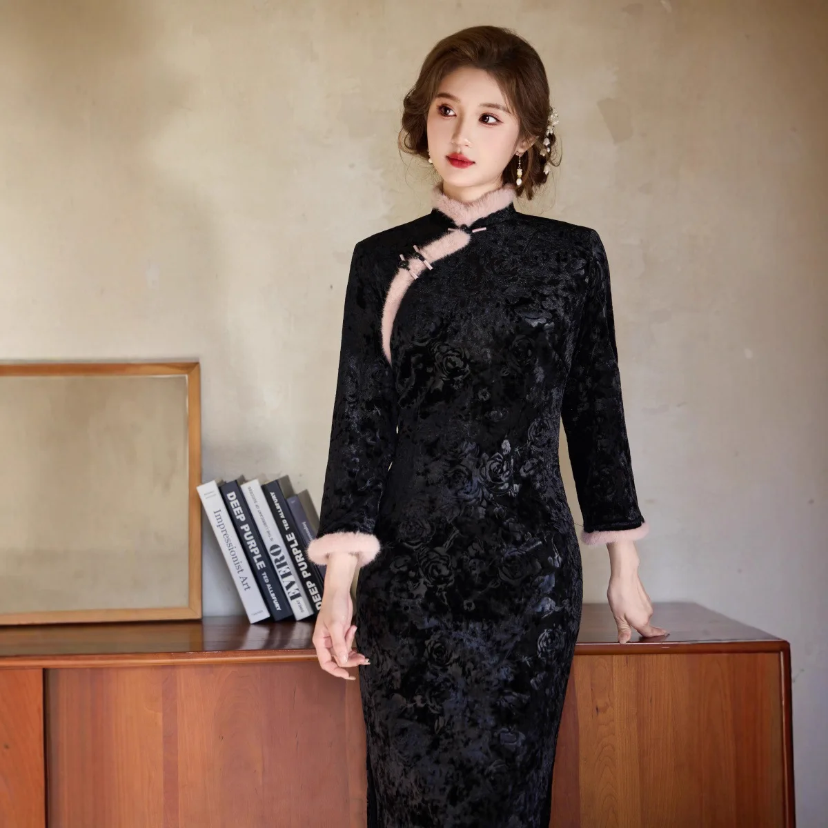 Autumn and Winter Black Cheongsam Improvement 2026 New Chinese Elegant temperament Long sleeved Young Long Qipao Dress