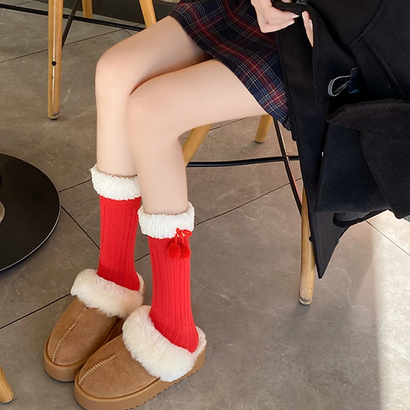 1 par de medias navideñas rojas, calcetines largos de felpa con lazo de algodón para invierno, calcetines hasta la pantorrilla de tubo medio para mujer, regalo de fiesta de Navidad y Año Nuevo