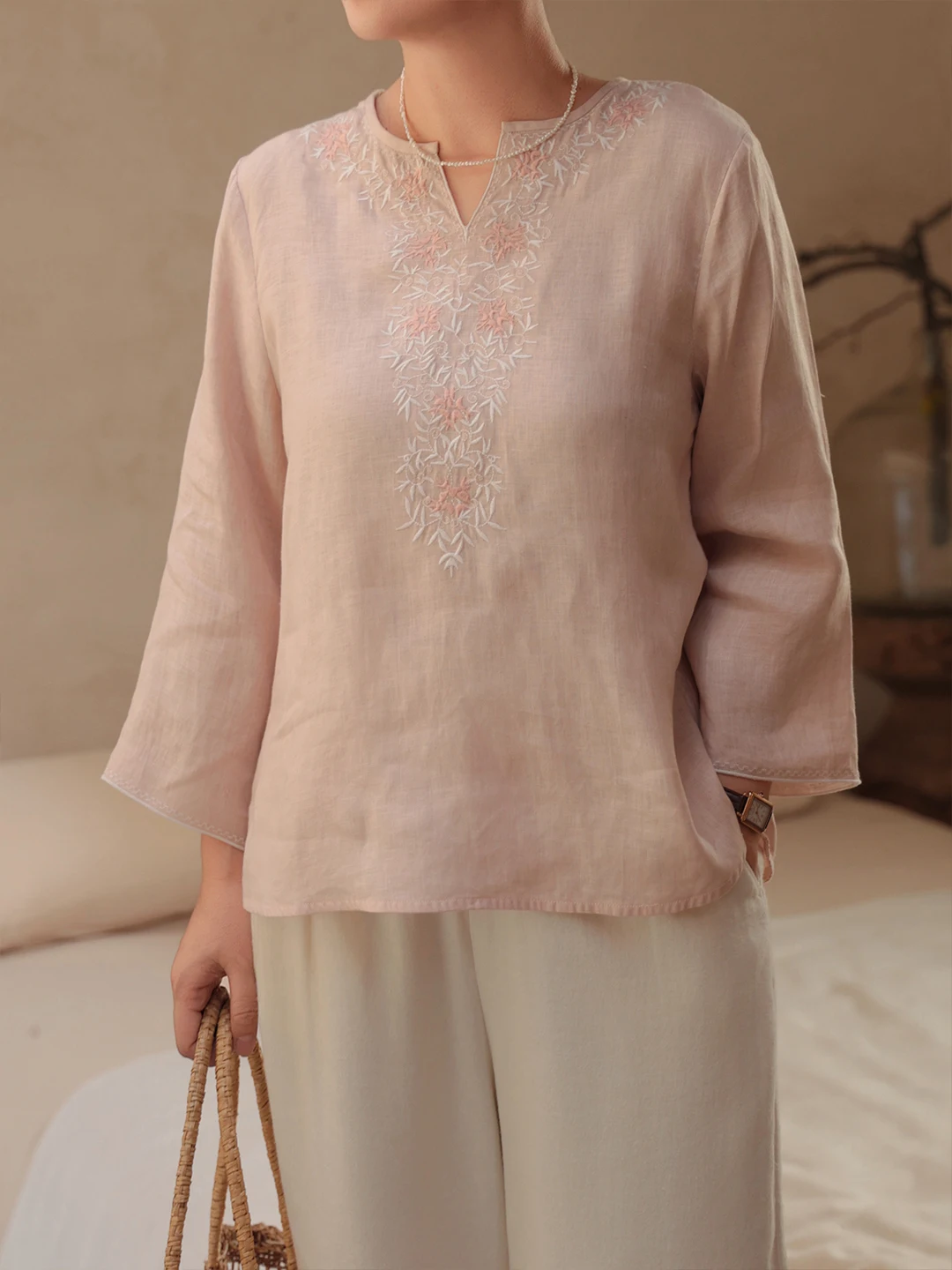 

Новая женская повседневная длинная рубашка с вышивкой в китайском стиле, дышащая, комфортная, с V-образным вырезом, весенняя коллекция