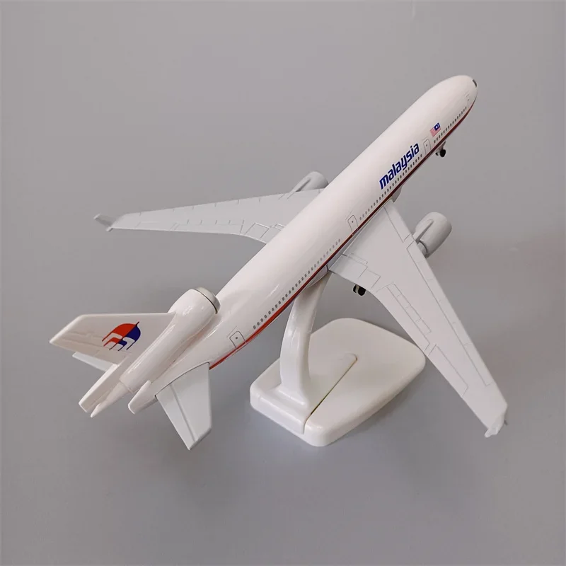 Avión de aleación de Metal de 20cm, modelo de avión de Malasia, MD MD-11, fundido a presión, con ruedas, engranajes de aterrizaje