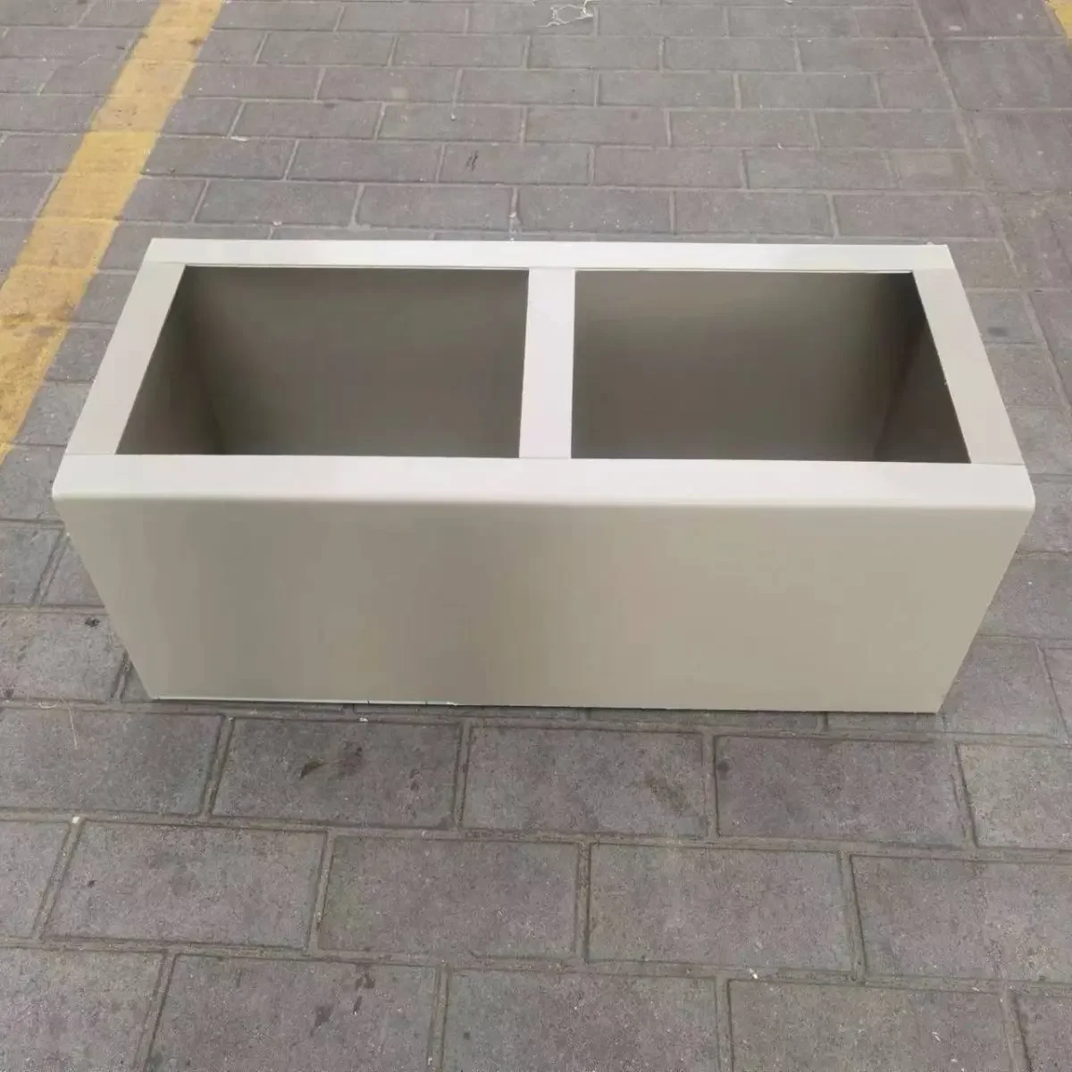 Large aquaculture ornamental garden fish pond water tank seafood pond fish tank fish box